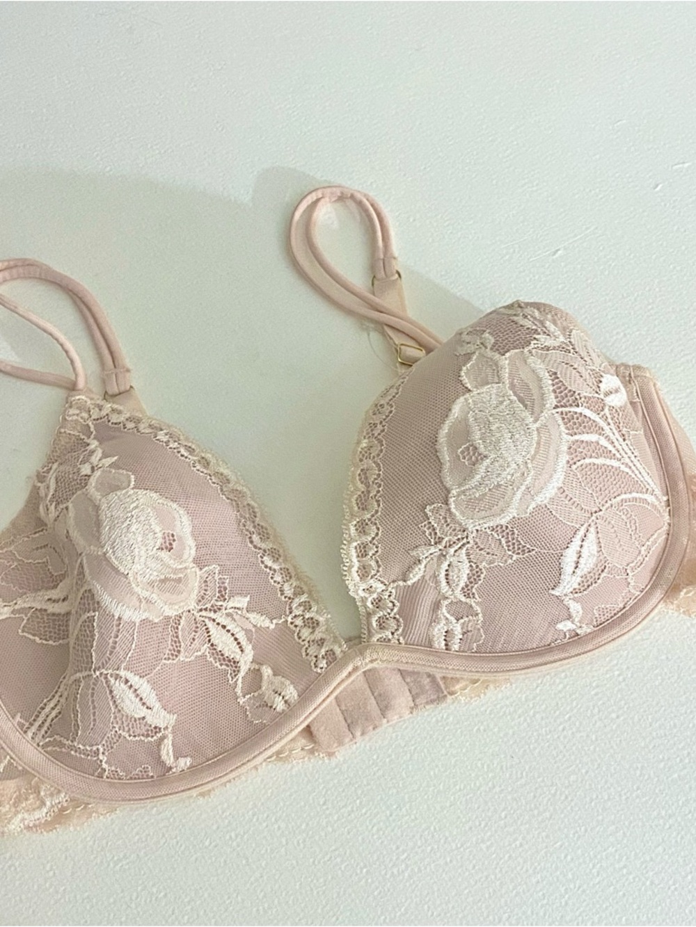NWOT- Lovely Donna Karan mesh floral & lace second skin bra in light blush/nude